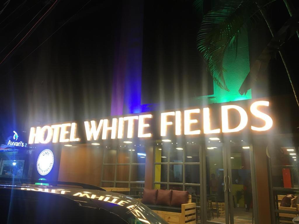 Hotel White Fields Hitec City, Hyderabad Bagian luar foto