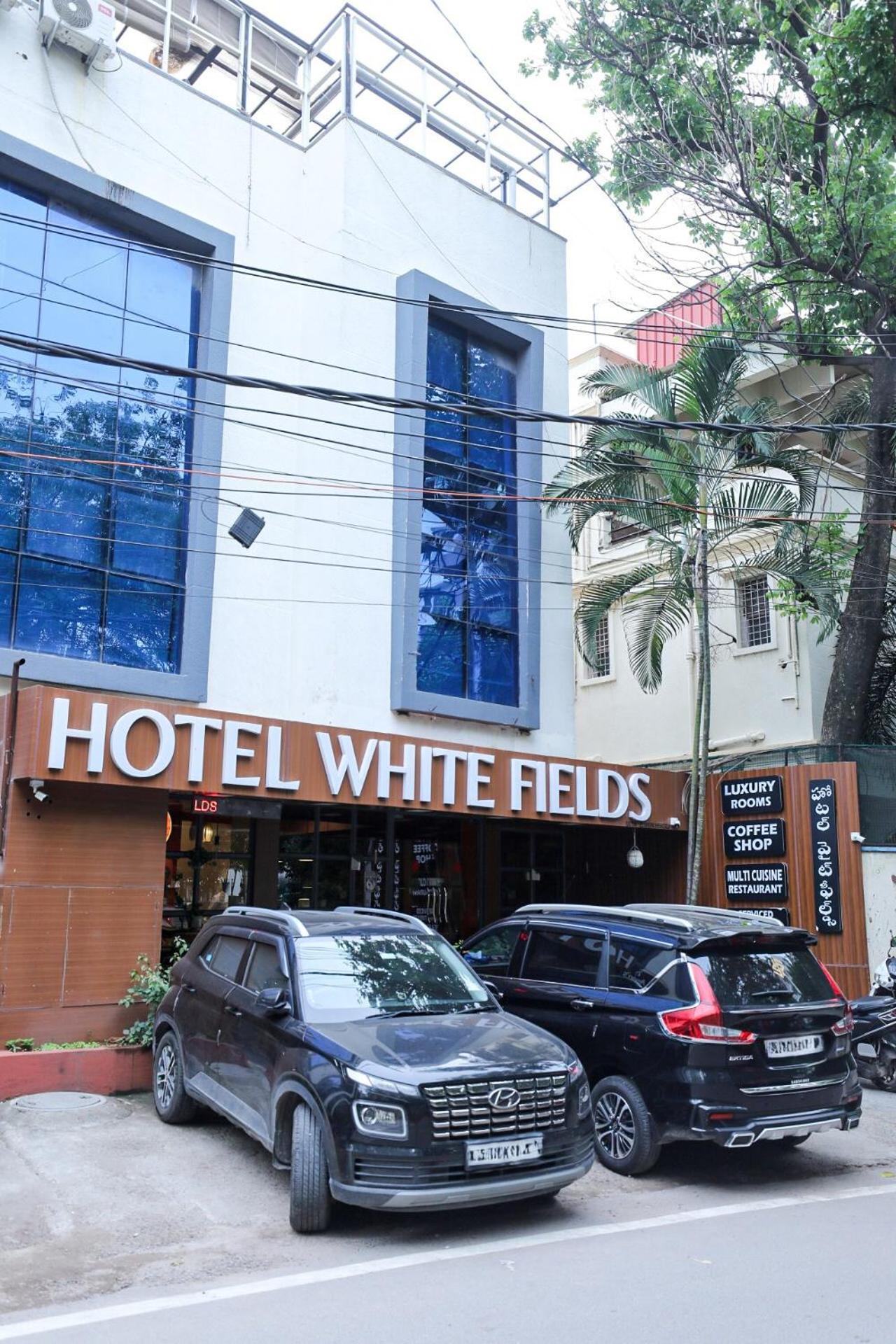 Hotel White Fields Hitec City, Hyderabad Bagian luar foto