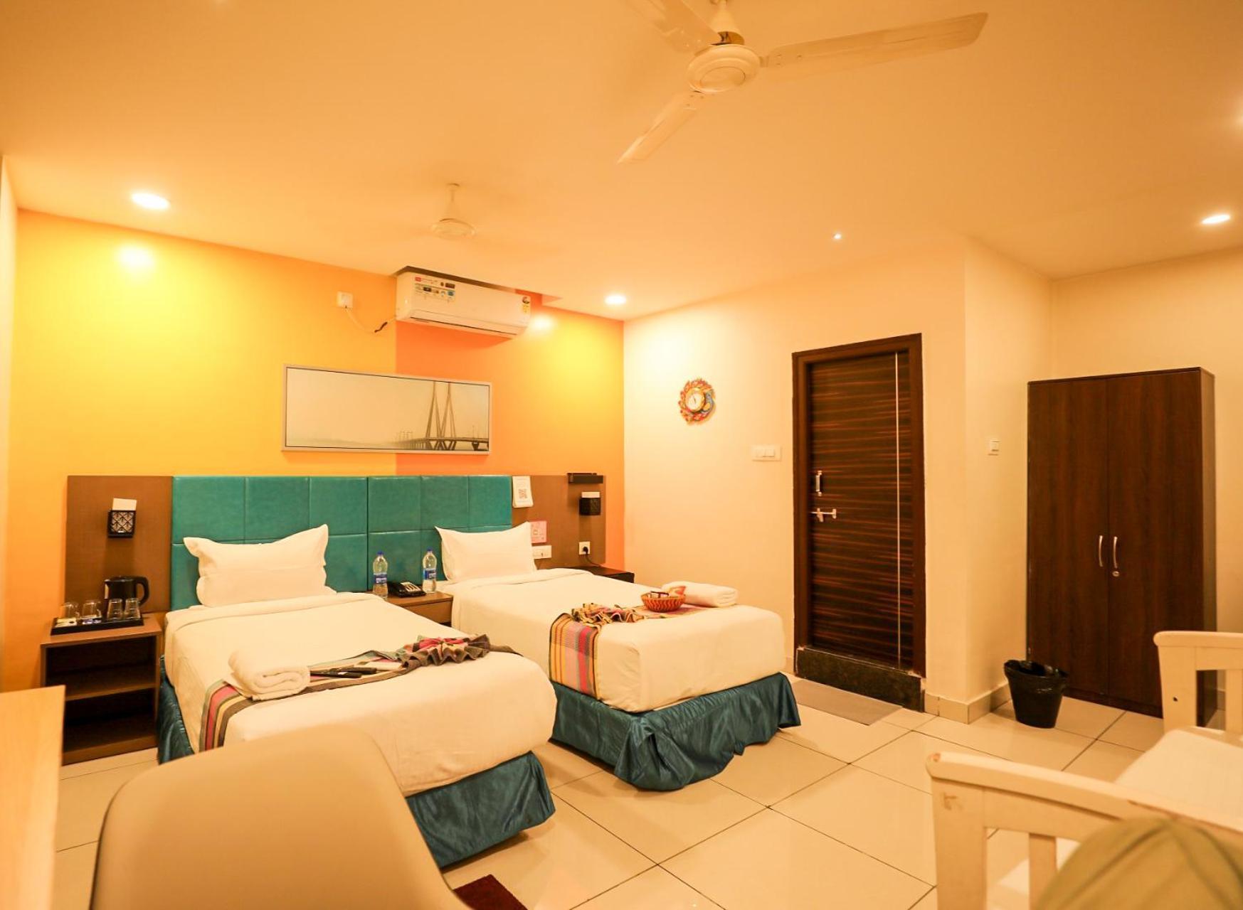 Hotel White Fields Hitec City, Hyderabad Bagian luar foto