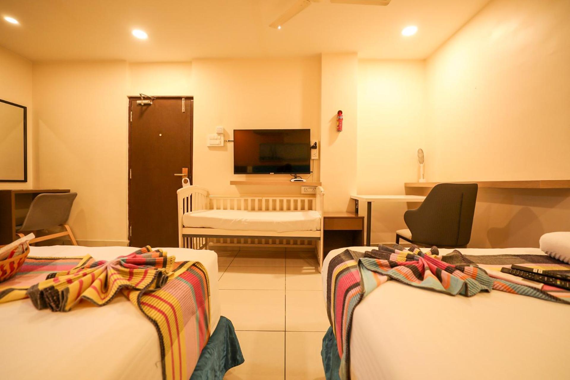 Hotel White Fields Hitec City, Hyderabad Bagian luar foto