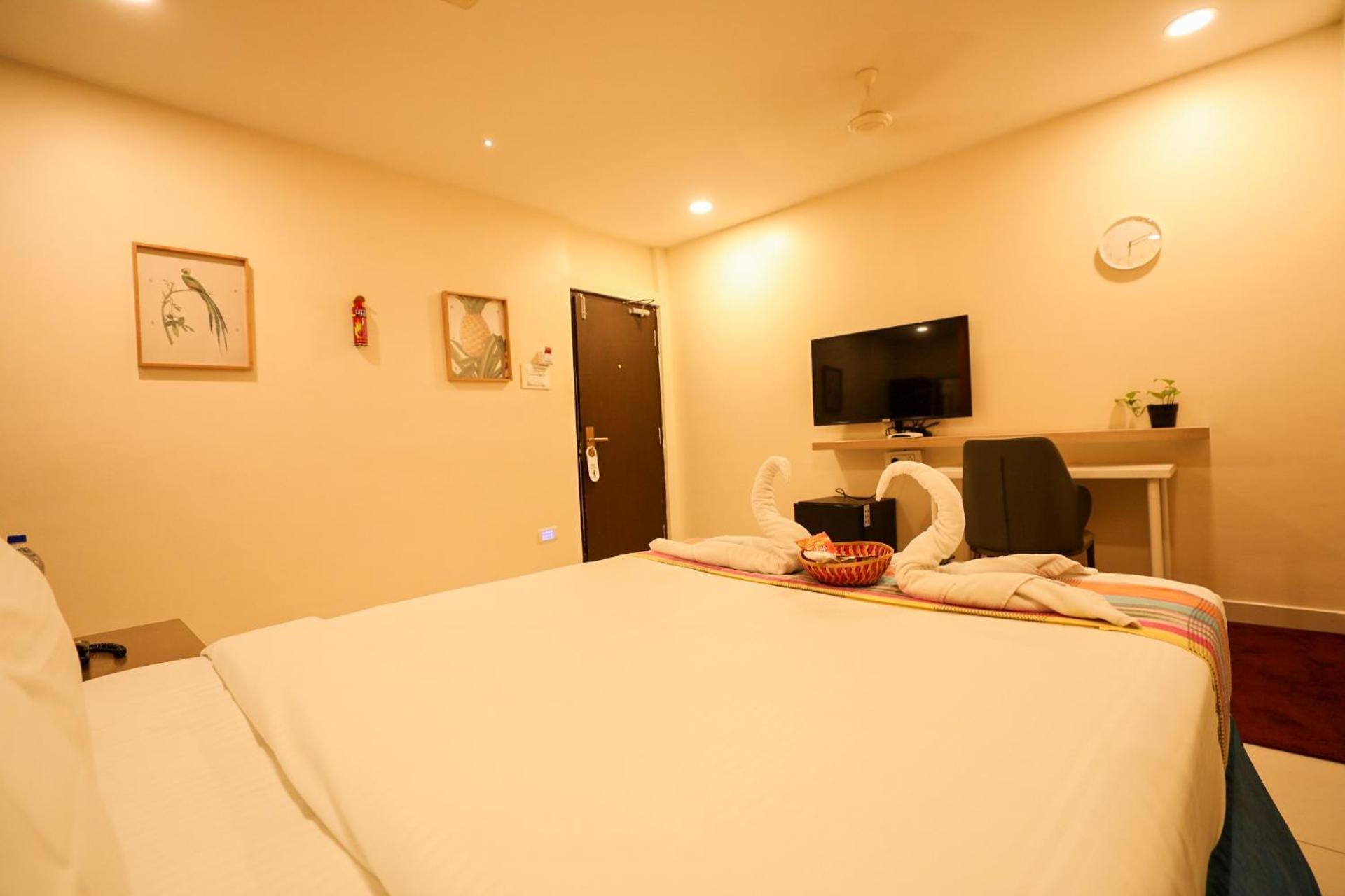Hotel White Fields Hitec City, Hyderabad Bagian luar foto